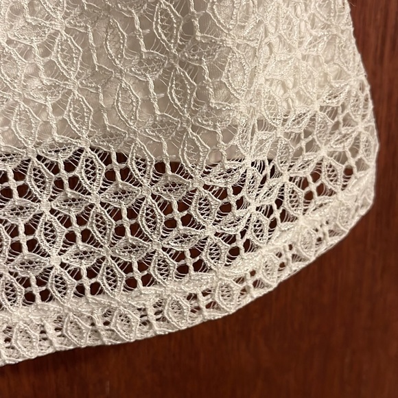 H & M white top. Medium. So nice! Worn twice. Perfect condition. - Picture 8 of 9